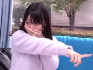 大学生カップルが彼氏のペニス当てゲームに挑戦！外れたら膣内射精寝取られ！JDがデカチンで高速ガン突きされ彼の前でイカされる！