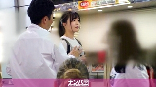 マジ軟派、初撮。1386 渋谷で捕まえた超絶美少女をインタビューのテイでホテルに連れ込み！エッチな雰囲気に流されてセックス開始！ハードピストンに『もっとぉおお！！』と絶叫しながらイキまくるスケベ素人娘♪
