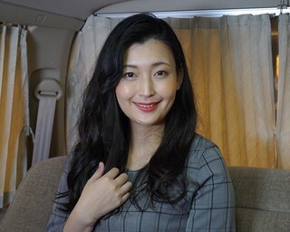 ☆人妻ナンパ☆ ３８歳だとおっしゃるこの上品に微笑む姿からは想像もつかない絶頂ズラでイキ乱れる欲求不満の美人奥さまをナンパ！言葉巧みなナンパ師にそそのかされて曝け出した濡れ匂うエロ汁まみれのご無沙汰マンコに快楽を与え続けられてメスの本能が完全覚醒した黒髪清楚な人妻の淫らな姿を見逃すな！