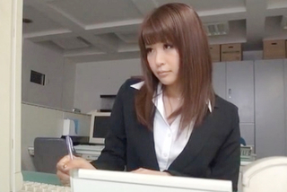 《残業OL》「バレないよね…」スレンダー巨乳おっぱいギャルがオナニーを見られてそのままセックスに突入しちゃうｗｗ