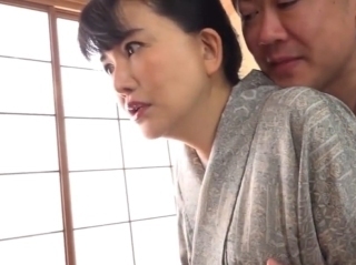 〔四十路〕妖艶な魅力を放つ熟妻 敏感な部分を愛撫されると、愛液が溢れ出す