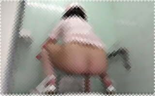 【病院トイレ盗撮】地味顔の眼鏡ナースが極長うんこをブリリ。顔に似合わず鬼エロボディ！
