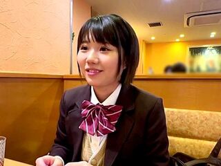 素人企画で地味カワJKがえちえちSEX！ソファ背面ハメ！ソファ正常位でズコって中出し！