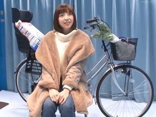 【マジックミラー】ナンパされた美女人妻が激ヤバアクメ自転車体験！激ピストンにお漏らし失禁から他人棒挿入される不倫セックス！