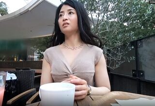 〈人妻ナンパ〉Mの入った奥さまは強引に責めるとパンツにシミ作るほどヌレヌレ！妊活中ってことでナマ挿入してもいいよね！♡
