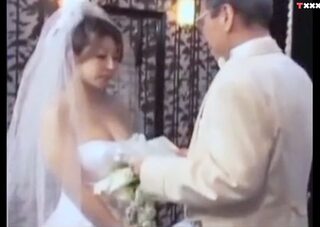 〈エロドラマ〉新郎と義父の２股かける淫乱新婦だけあっておちんちん大好き～とかってウエディングドレスが泣いているww