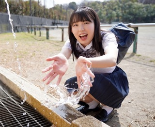 【女子校生貧乳】既婚者を喜ばせる制服姿でリップ責めから膣内射精される女子校生