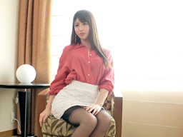 性欲と好奇心が人一倍の美人ドM妻が想像以上の巨根に悦び、笑みを浮かべて刺激の連続に何度も絶頂