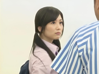 『先生が好きなTバック…ちゃんとはいてるよ…』女生徒と関係を持ち解雇されコンビニで働く元教師に復縁迫りエッチ誘う女子校生