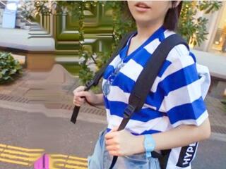 性欲旺盛ヤリたい盛りのエッチな素人JDを街で捕獲しさっそく挿入悶絶ピストン！敏感ボディをよじって膣イキ連発