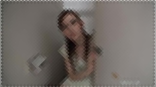 ハーフ系のビッチ美女が公園の公衆トイレに入ってきた男の勃起チンポを即尺！ジュパジュパいやらしい音を出してたっぷり攻めた挙句発射ｗ