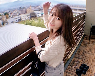 こんなパパ活娘ならたくさんお小遣い上げちゃう！旅行開始からスケベ剥き出し。ドライブ中にオナニー！