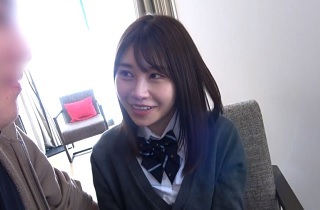 キレイと可愛いを兼ね備えた制服美少女の締まるツルマン肉棒でかき混ぜるハメ撮りSEX
