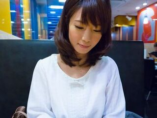 【人妻ナンパ】清楚で真面目そうな20代専業主婦をホテル連れ込み‼夫以外の男の肉棒で生ハメ膣内射精される淫乱ビッチ浮気妻‼