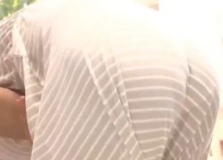 うっすらパンティラインが浮き出ている人妻熟女たちの股間に電マを押し当てる！マッサージで濡れてマキシワンピに恥ずかしいお漏らし染みができる！