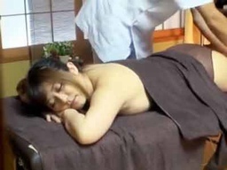「中に欲しいの！」マッサージ客の女子大生を媚薬オイルで痴女化させた鬼畜マッサ師！