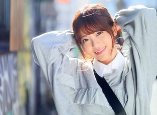 【美少女アイドル】性欲凄い相手と対面し積極的に勃起させ孕ませられる可愛い子