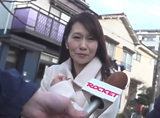 《五十路の人妻熟女に連続射精》「ずっと元気ね♥」スレンダー美乳おっぱい美魔女おばさんが息子のチンポを夢中でくわえるｗ
