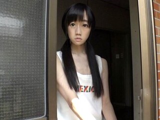 【近親相姦】息子が死んで1人になったロリ貧乳な孫を引き取った変態祖父…ウブな娘が騙されて生きるキチガイ家族のドキュメント