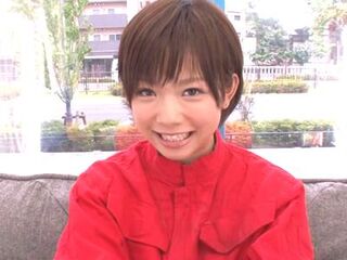 ロリ可愛いAV女優の夢の童貞筆おろし‼逆ナンパした素人をミラー号連れ込み精子を搾り取るえちえち企画‼【紗倉まな】
