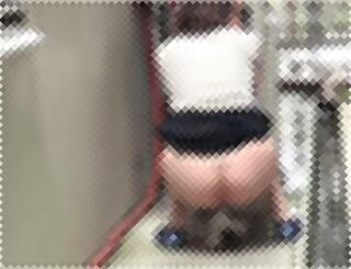 【路地裏うんこ】いつもの場所で幸薄顔女性が大きな一本糞をねちょぽん！とても魅力的な下半身だ。