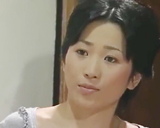 【ヘンリー・塚本】「先生、挿れてっ♡」娘の往診に着た医者が、娘にイタズラし、巨乳おっぱいおばさん母と不倫NTRセックス！
