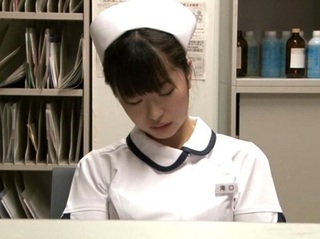 【ナース辱め】「きゃ！？いやぁ！」忙しくてお疲れで、夜勤中に居眠りしてしまった黒髪・真面目そうな美人ナースが夜這いされる