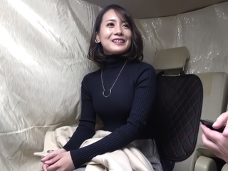 【人妻ナンパ】「あぁぁ…すごい…」気品漂うセレブ奥様！二人のお子様がいるというママがバイブをおまんこに挿入される！