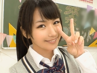 アイドル級に可愛いJKギャル娘『同級生の男性をリードしチンコを』舐めたり、乳に挟んだり、シコシコしたりおもてなし！
