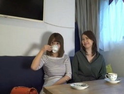 ママ友の前で恥部を曝け出せる？仲良しママ友同士が芋づる式でナンパされて…♡