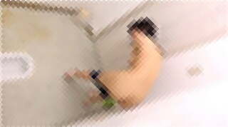 スクール水着姿の巨乳女子校生が「鍵の壊れたトイレ」で下痢便うんこ大噴射！しかも2発ｗｗ
