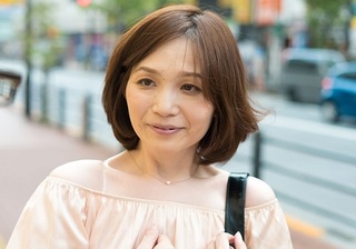 熟女ナンパ「やだもぉ♥うふふ♥」美脚と巨乳おっぱい卑猥すぎますスレンダー素人人妻を口説いて膣内射精しちゃうｗ