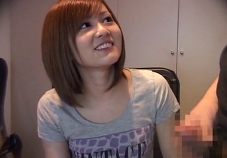 センズリ鑑賞！チンポ見てたら自分でオッパイも見せてくれる美人おねえさん♥発射の瞬間に咥えてくれて大量ザーメンが口からデロ～ン！！