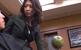 【四十路】ドSワンマン熟j女社長にポコチンを弄ばれる勃起まみれの男性社員たち