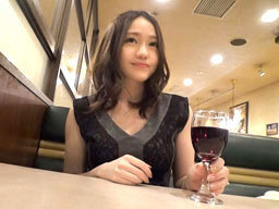 AV男優のテクニックに興味津々な29歳の優美な人妻の濃密エッチ