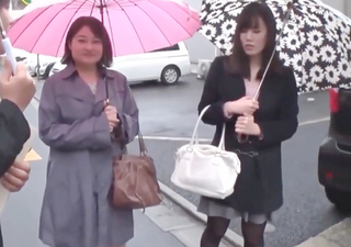 【連続射精・連続中出し】「ひぃ♡」ちょいブスな母娘ナンパ！親子丼セックスでムチムチ巨乳おっぱい素人親子に膣内射精する！ｗ