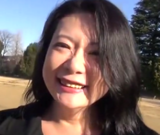『48歳ぽっちゃり人妻が巨根を目の前に大興奮』「凄くいやらしいちんぽね。パイズリしてあげるわ」
