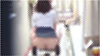 【屋外脱糞】行き交う人々を見ながら路地裏でうんこする女性2人･･･を見る動画。絶景絶景！