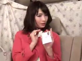 アンケートナンパされたセレブ人妻がその場の雰囲気に流されて脱がされ中出しファック！