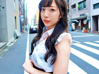 《ハメ撮り》激美少女なのに超ビッチと噂の女子と密会してチクビ舐め手コキやスゴ技のおしゃぶり♫♫マンぐり返しでパンティずらしてハメ撮りSEX