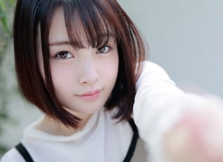 【手コキフェラ】純粋な瞳で見つめ汚いちんぽをしゃぶり散らかし捩じ込まれるおんなの子