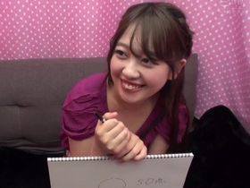 【ナンパ】恥じらいながらもデカチンに興味津々の女子大生を丸め込み激ピストン中出しファック！
