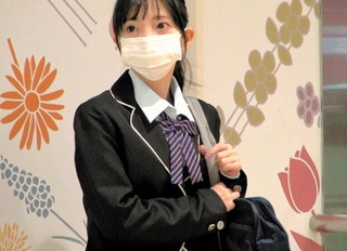 【貧乳ベロチュー】透明感漂う体を震わせながら激しい肉棒の刺激に入り浸る10代娘