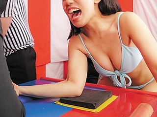 美女がHなゲームに参加して全身をくまなくいじられて激イキを連続ですることになるww