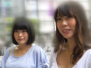 〖熟女ナンパ〗娘の前で拘束プレイでイキ狂う熟妻 娘も一緒にレズ参加