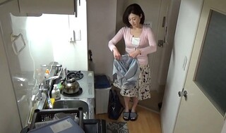 ☆人妻ナンパ☆ ５５歳だというが息子よりも若い男の子に口説かれて年甲斐もなくソノ気になった欲求不満の完熟人妻がとびきりスケベな淫乱メス犬に豹変！旦那さんが仕事に精を出す平日の昼下がり濡れたぎるエロ汁まみれの閉経マンコを情け容赦なく虐め抜かれて性的欲望が覚醒した人妻が魅せる淫らな姿を見逃すな！