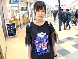 カー用品店で働く車好きのロックな美少女が車をカスタマイズするお金のために…