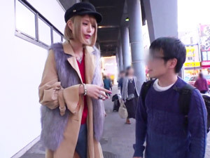 高身長タトゥー痴女がM男を逆ナンパして車内で乳首責め手コキフェラ！佐藤エル