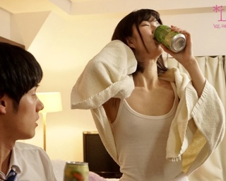 お風呂上がりのノーブラ乳首ポッチ＆スベスベ美脚丸出し部屋着に股間がムクムク…！衝動を抑えきれず…！